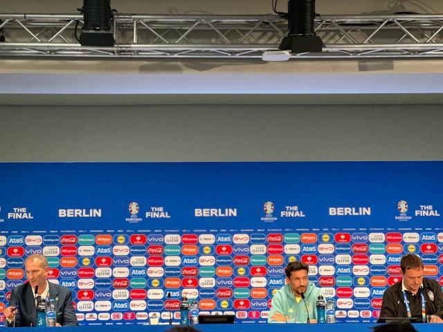 开云体育官网-德拉富恩特撑起团结旗帜，纳瓦斯静待最后一舞